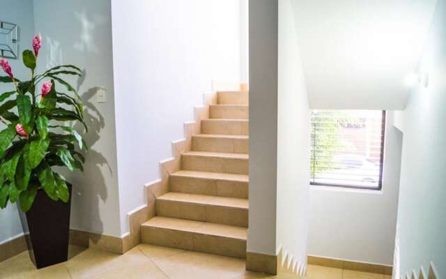 CAPITAL O Lowe Suites