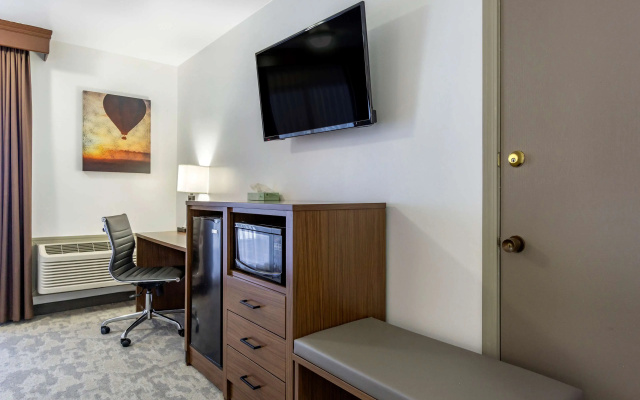 Best Western Plus Lake Front Hotel
