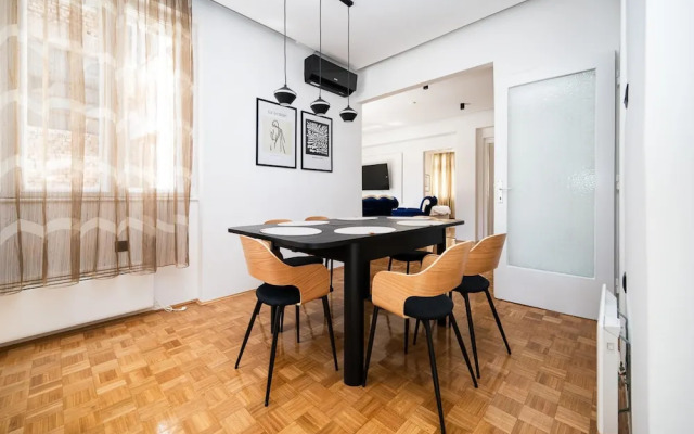 Design 150m2 Three-bedroom Apartment - Main Street