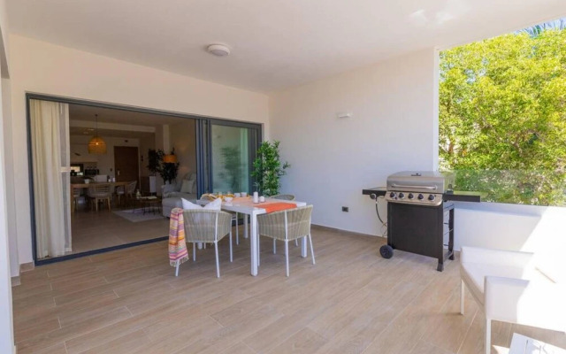 Amazing Condo With Picuzzi Steps From the Beach