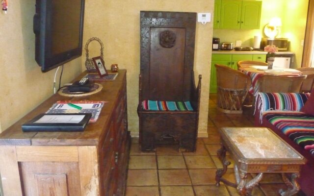 Woodland Hills Calabasas Guesthouses