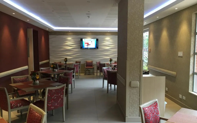 Hotel Plaza Suites