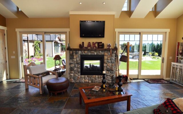 Lake's Edge Tuscan Lodge