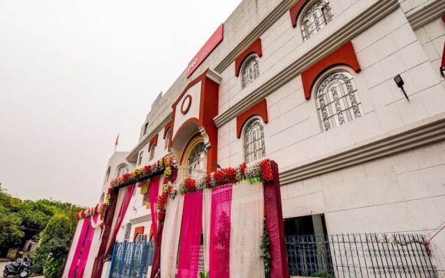 OYO Flagship 27968 Vishwakarma Palace