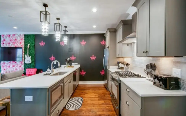 Close to the Gulch - Book Today