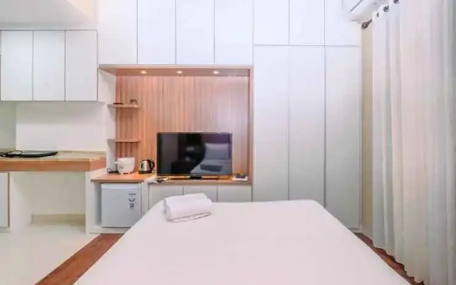 Cozy and Tidy Studio at Transpark Cibubur Apartment By Travelio
