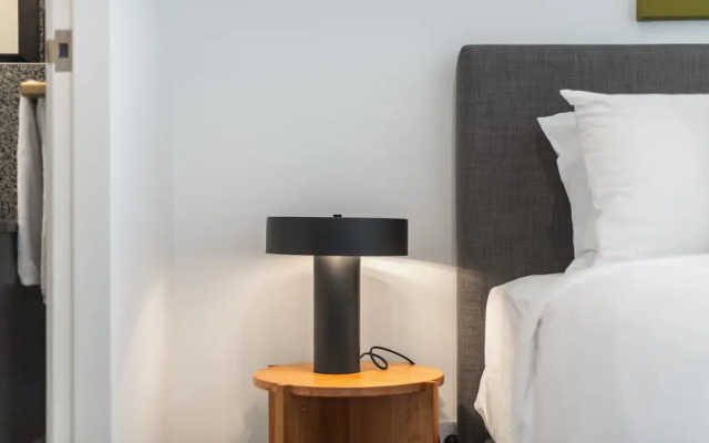 Stylish 2-bed in Braddon With Alfresco Dining – Guest Rooms – Braddon