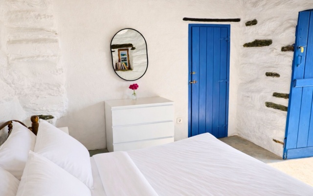 Villa Kotseli: Traditional Stone House with Pool & Sunset Sea Views