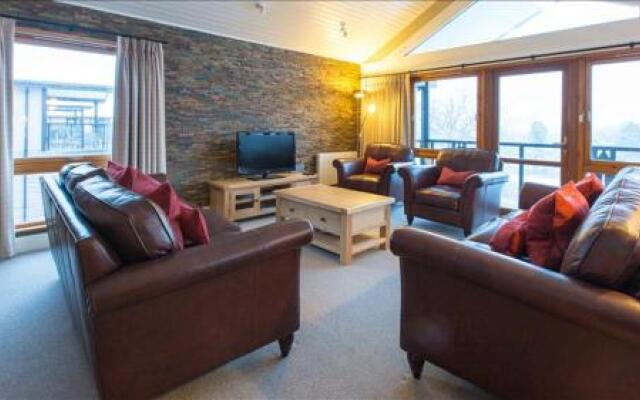 Cameron House Detached Lodge L120