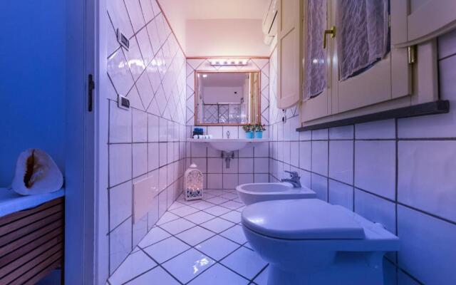 Paper Apartment with Pool