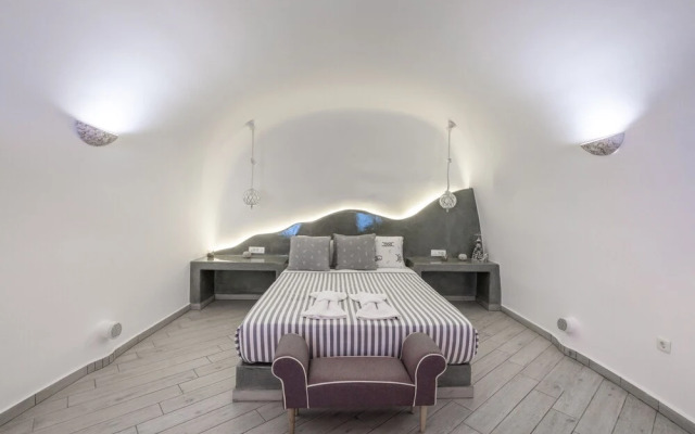 Fira-cave-sleeps 13-parking-pool-pet Friendly