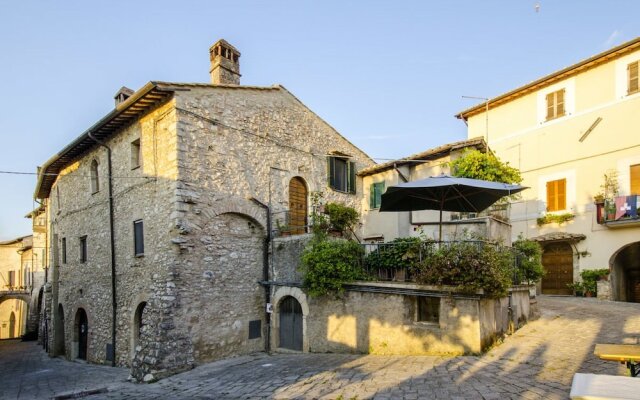 Casa Della Torre In Borgo Medievale