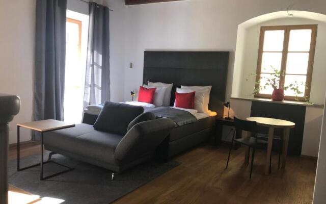 BARONHAUS Aparthotel & Suites