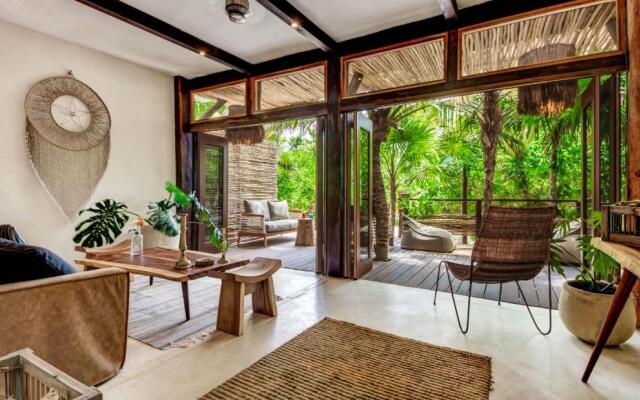 Beachfront luxury villa- 2 bedrooms