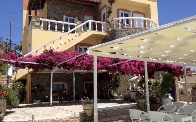 Pretty Holiday Home in Syros near Sea