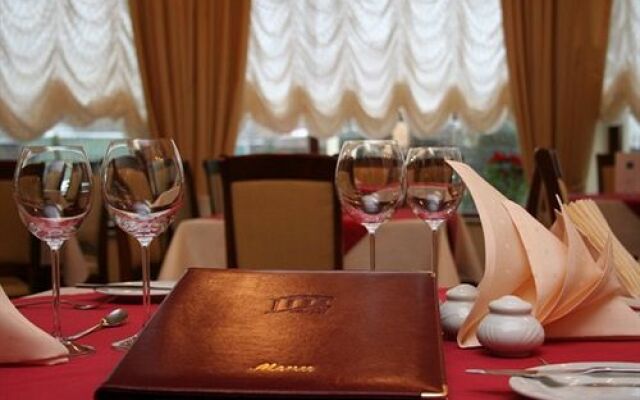 Villa Hoff Wellness & SPA Hotel