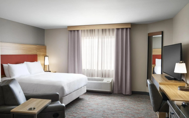 Candlewood Suites Milwaukee Airport by IHG