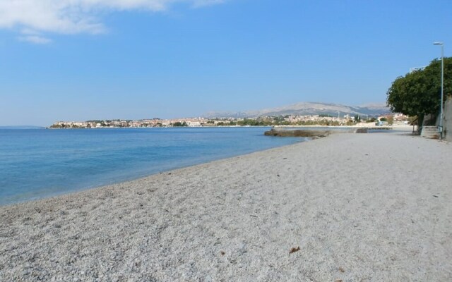 A2 Beachfront apt With big Terrace and sea View