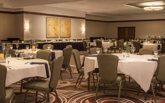 Wyndham Omaha / West Dodge