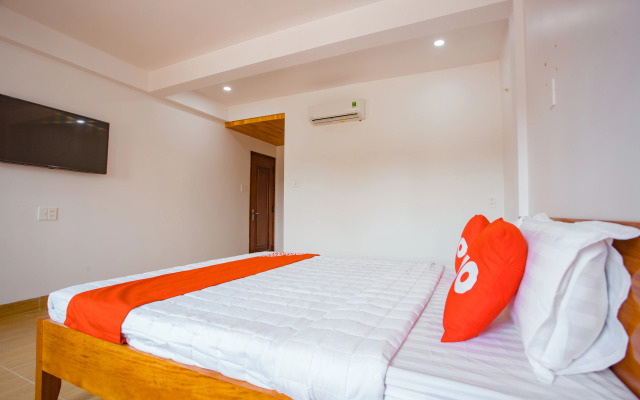Lucky Hotel by OYO Rooms