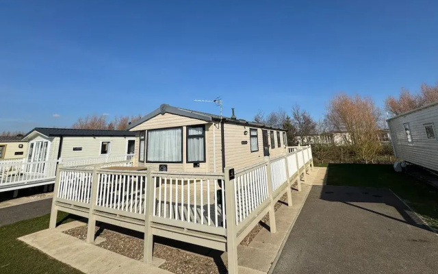 Statichome-sleeps6-lakeview-balcony-parking-petsok