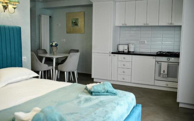 Myosotis Mamaia Studio by the Lake