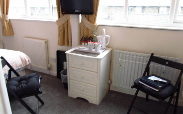 Broadlands Guest House
