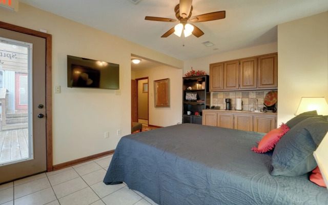 Stunning Southaven Estate: Pool & Spacious Deck!