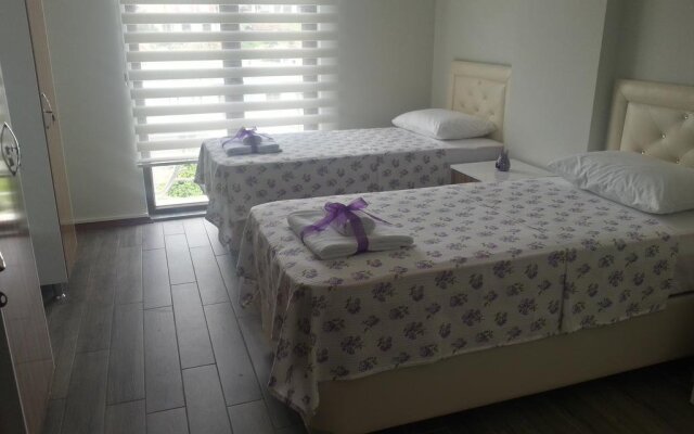 Royal Inn Seza Residence