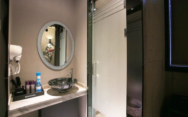Yeongdeungpo Chateau Hotel