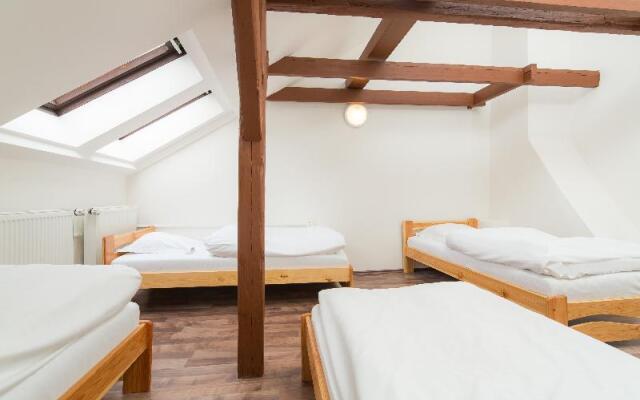 Easy Housing Hostel In Prague