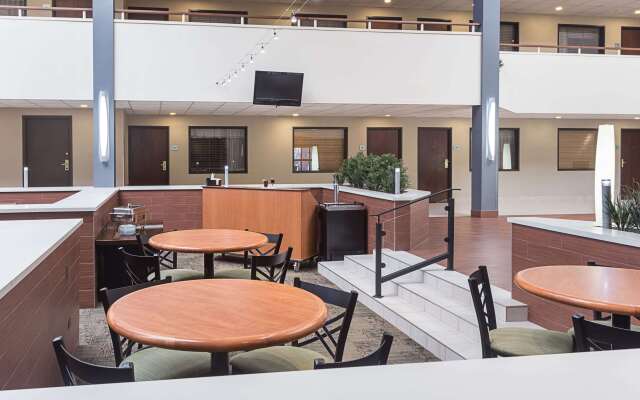 Quality Suites Lansing