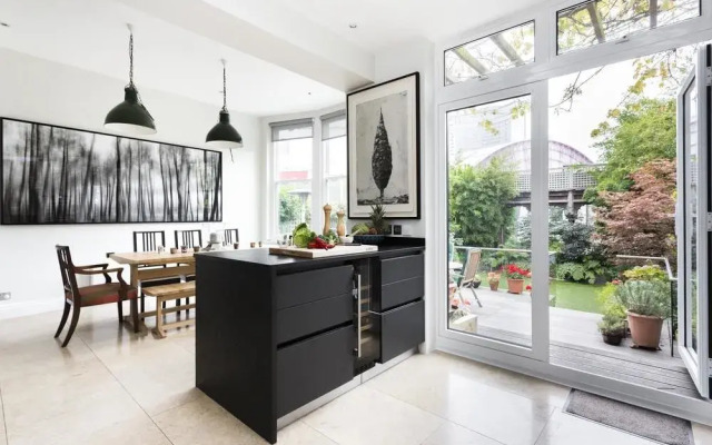 Cathcart Road IV by Onefinestay