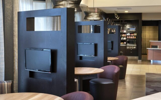 Courtyard Chicago Waukegan Gurnee