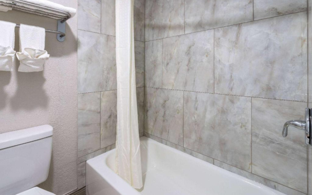 Travelodge by Wyndham Kingsland GA