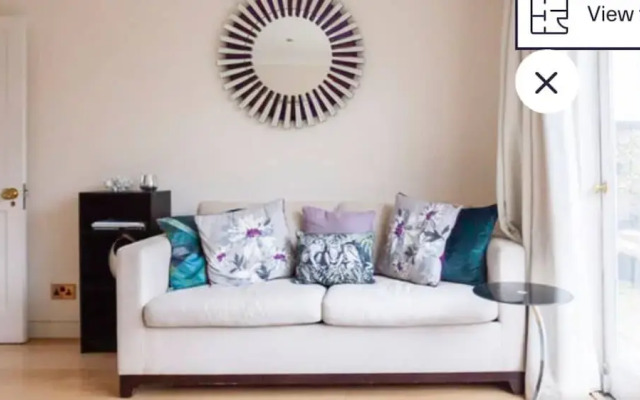 English Garden Apartment