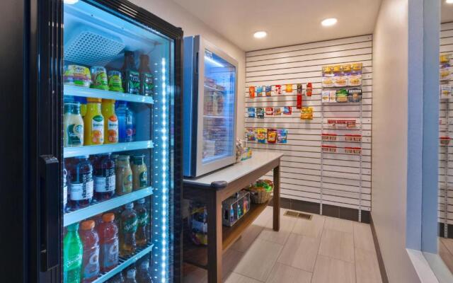 Holiday Inn Express & Suites Petoskey by IHG