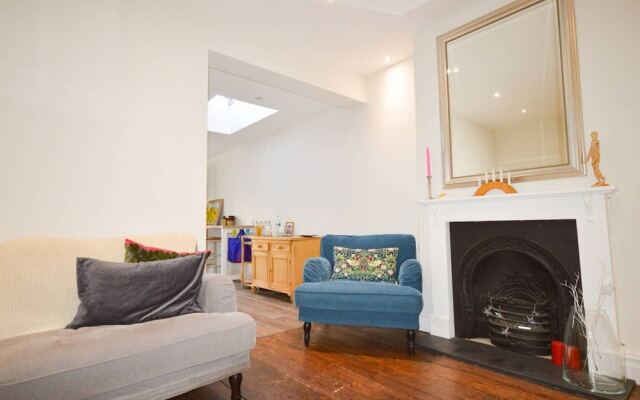 Bright & Homely 2 Bed House In Bedminster