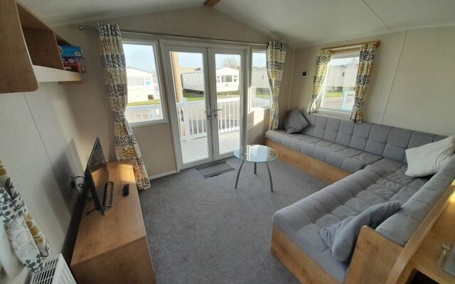 Beautiful 3 Bed Caravan in Walton on the Naze