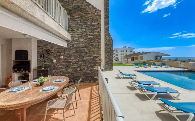 3-bedroom Apartment in Roses