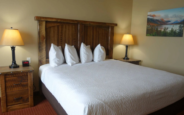 Glacier International Lodge