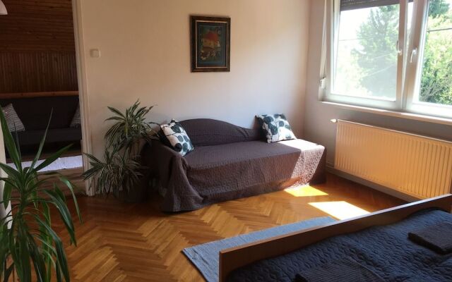 Mella Holiday House
