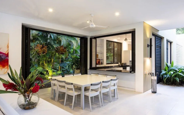 Yeguas Z77 by Wynwood House