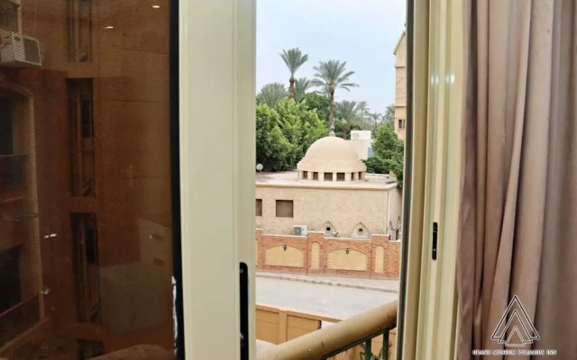 Luca Pyramids Inn
