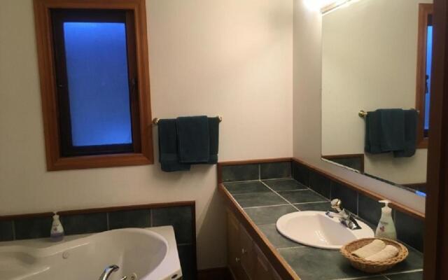 Tofino Stormbay Guest House