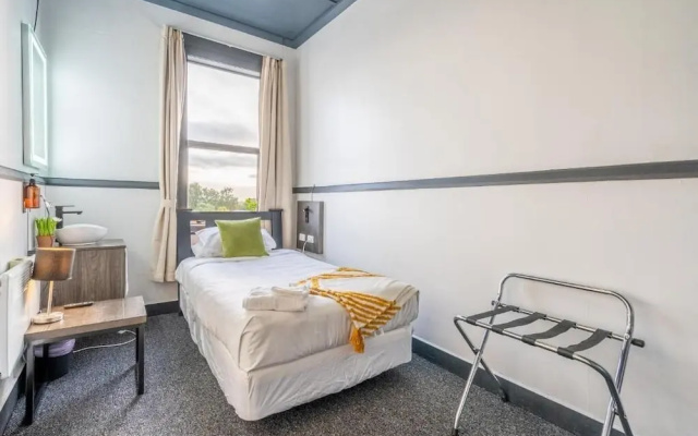 Railway Hotel Winton – Guest Rooms – Winton