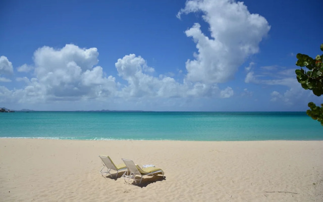 Rendezvous Bay Hotel