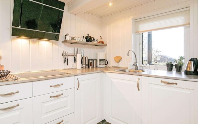 6 Person Holiday Home in Roslev