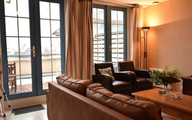 Exclusive Holiday Home Floating on a Lake in Friesland