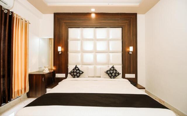 FabHotel Prime The Royal Galaxy